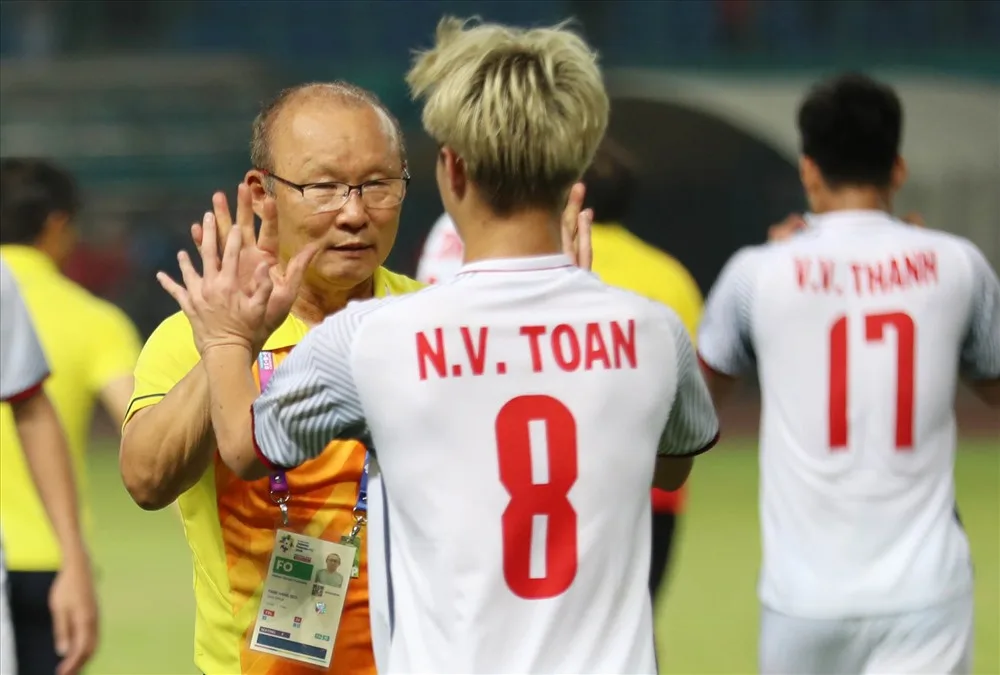 tong-quan-ve-tieu-su-cau-thu-van-toan-091
